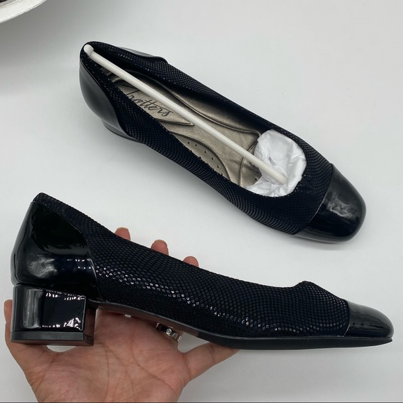 TROTTERS Women's Daisy Pump in black mini dots size 7M NIB. - Picture 2 of 6